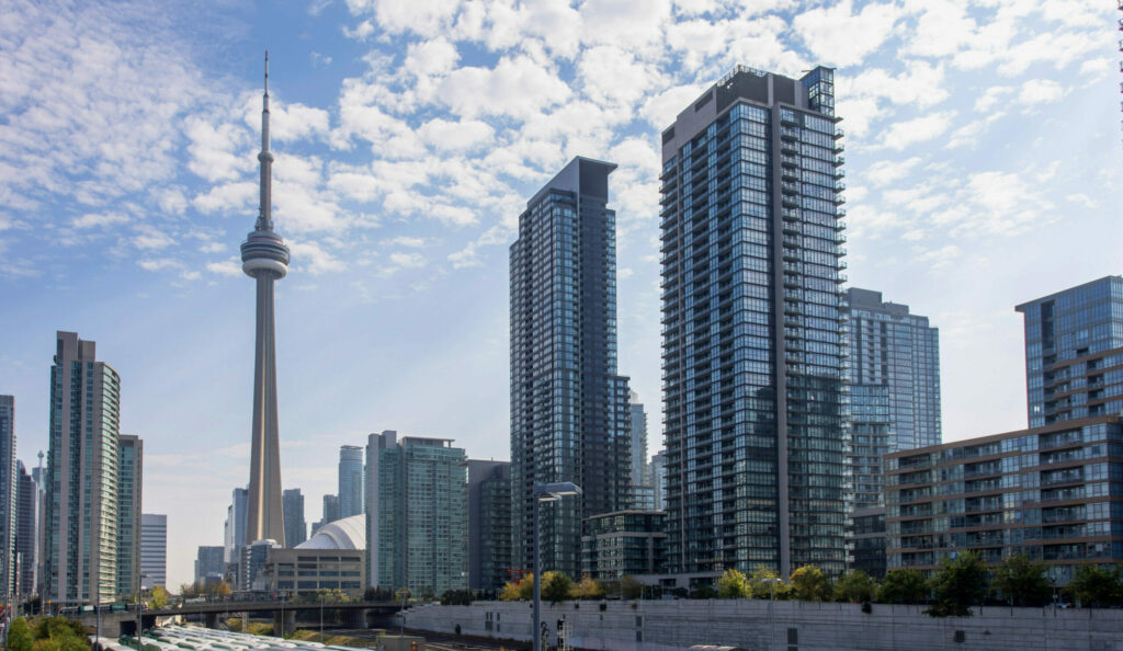 Panorama de la ville de Toronto, y compris la Tour CN, les immeubles de bureaux et les copropriétés