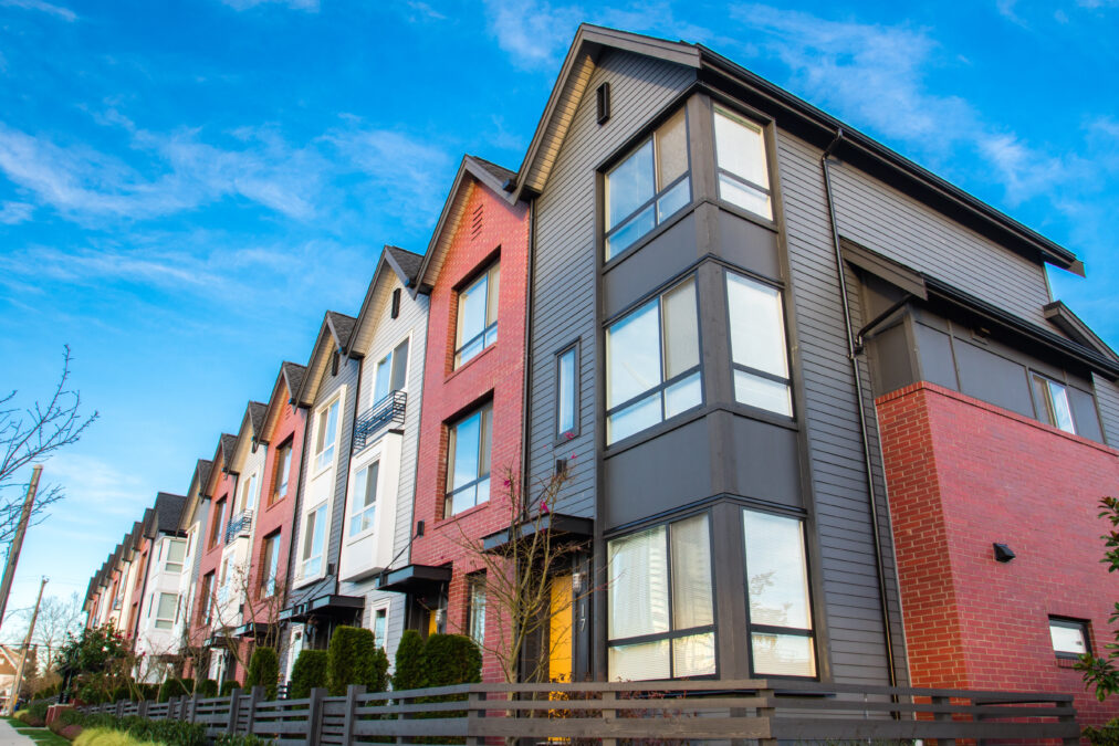 De superbes maisons mitoyennes très modernes. Un nouveau programme immobilier vient d'arriver sur le marché.